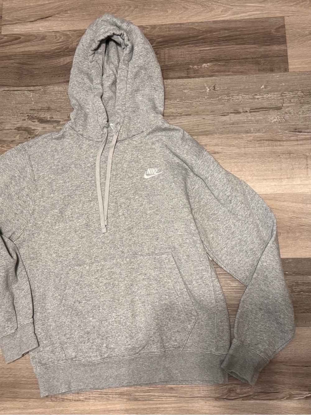 Nike Men’s Light Gray Crewneck Hoodie with Subtle Logo
